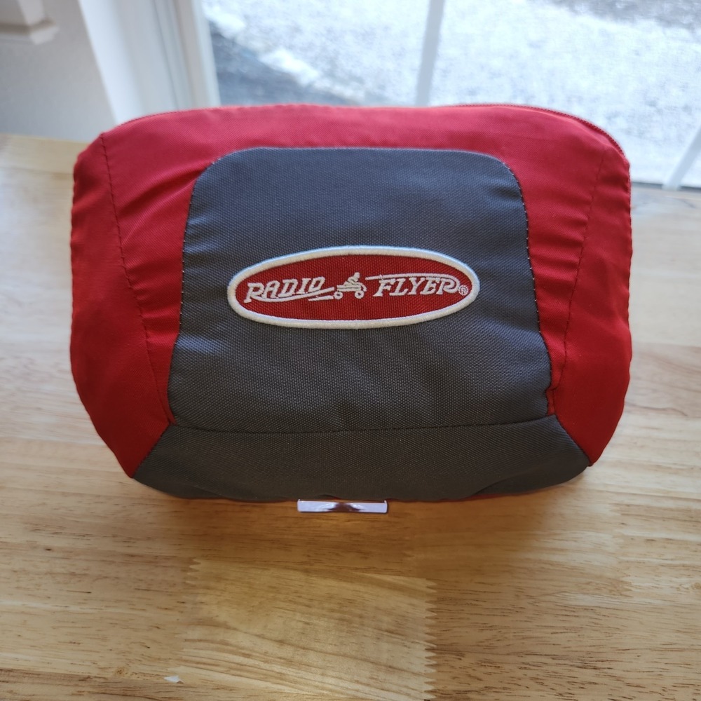 RADIO FLYER Insulated Lunch Bag/Cooler Collapsible Red and Gray (red wagon)‎